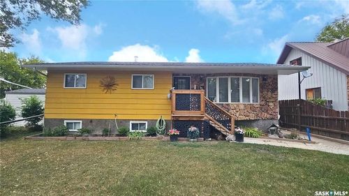 154 Coteau St W, Moose Jaw, SK, S6H5C5 | Card Image