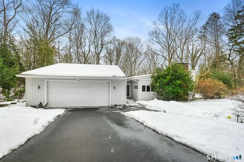 15 Four Brooks Cir, Stamford, CT, 06903-4631 | Card Image