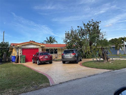 8471 Nw 16th St, Pembroke Pines, FL, 33024-4944 | Card Image