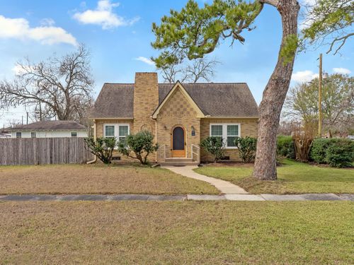 2500 Avenue E, Bay City, TX, 77414-6006 | Card Image