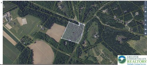 7083 Haasadahl Rd, Allentown, PA, 18106-9240 | Card Image