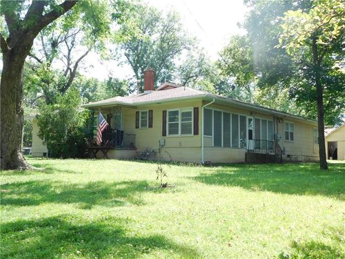 123 E Allison St, Nevada, MO, 64772-2303 | Card Image