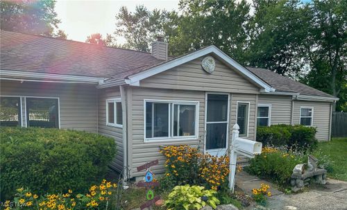 138 N Canfield Niles Rd, Youngstown, OH, 44515-2305 | Card Image