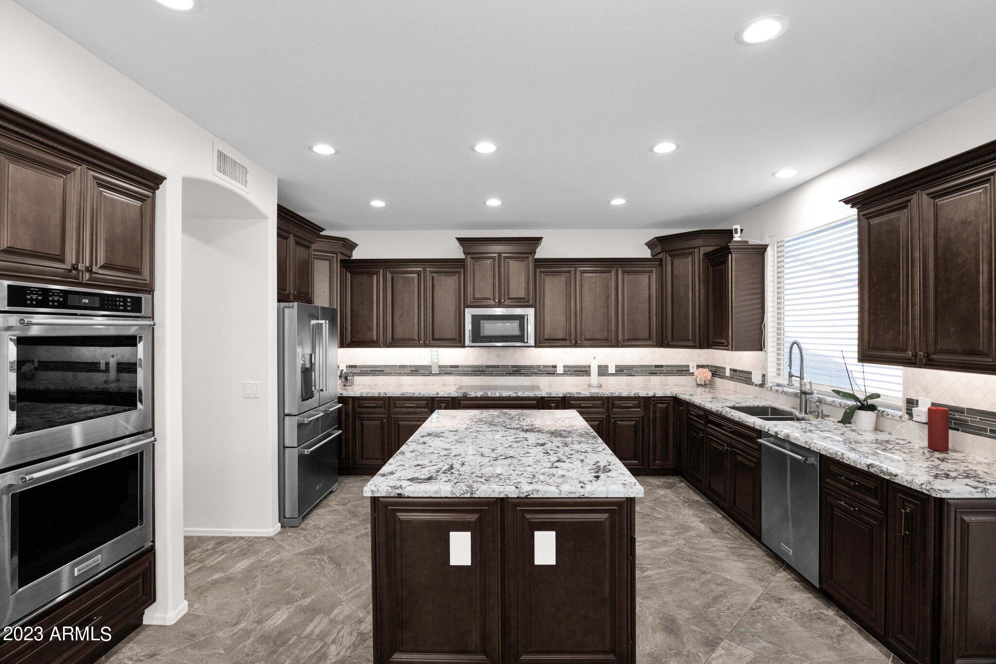 21721 N 85th Drive, For Sale in Peoria Zoocasa