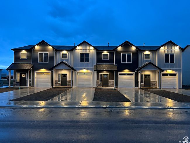 Multi unit property with a garage | Image 20