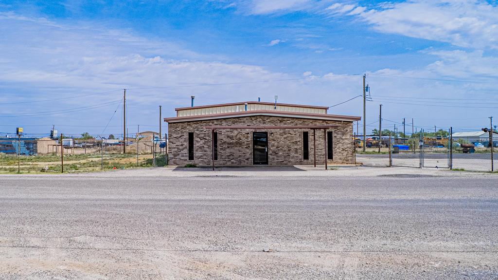 Commercial Lease in Midland