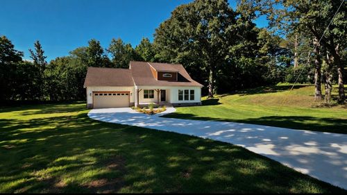 211 Majestic Dr, Decherd, TN, 37324-4052 | Card Image