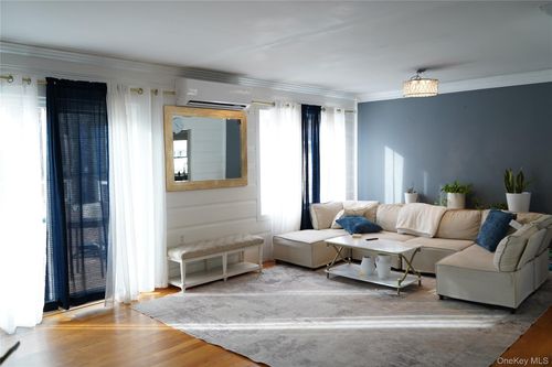 4 Manor Hills Dr, Manorville, NY, 11949-2531 | Card Image