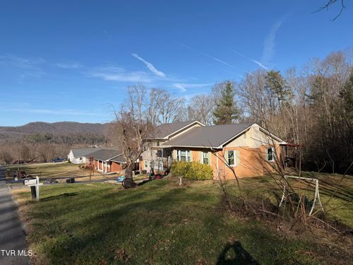 208 Sycamore St, Erwin, TN, 37650-1945 | Card Image