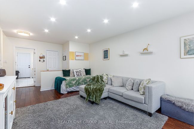 839 Modlin Rd, House attached with 5 bedrooms, 3 bathrooms and 3 parking in Pickering ON | Image 4
