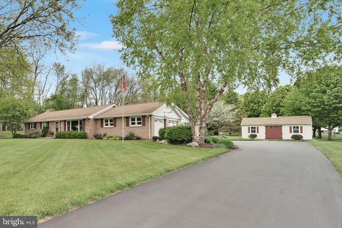 450 Galen Hall Rd, REINHOLDS, PA, 17569-9756 | Card Image