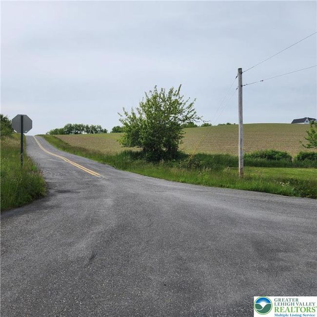 2357 Spring St, House other with 6 bedrooms, 2 bathrooms and null parking in Coplay PA | Image 37