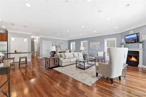 2w-6404 Cates Ave, Saint Louis, MO, 63130-3456 | Card Image