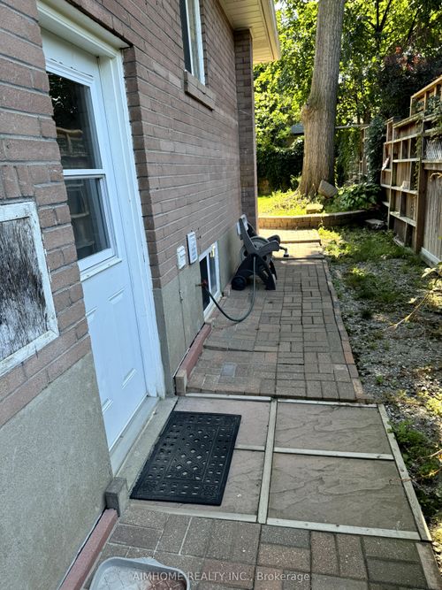 1442 Monaghan Cir, Mississauga, ON, L5C1R8 | Card Image