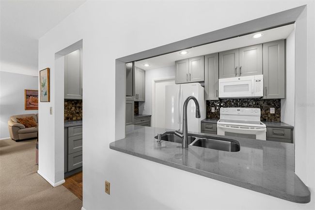7460 W Country Club Dr N, Condo with 2 bedrooms, 2 bathrooms and null parking in Sarasota FL | Image 15