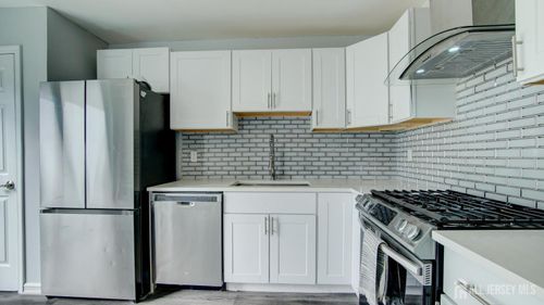 10 Starlight Ct, New Brunswick, NJ, 08901-3168 | Card Image