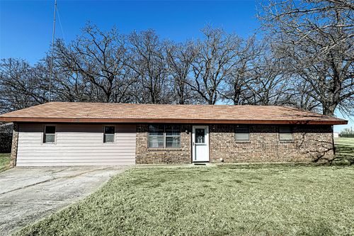 220 Tanglewood St, Bowie, TX, 76230-6936 | Card Image