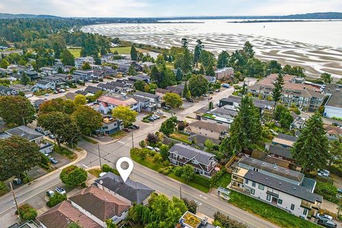 907 Maple St, White Rock, BC, V4B4M4 | Card Image