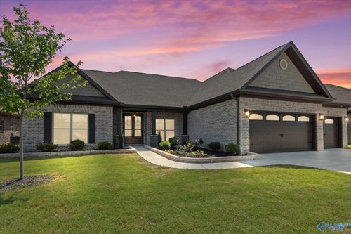 9045 Redstone Square Dr Sw, Huntsville, AL, 35824-4136 | Card Image