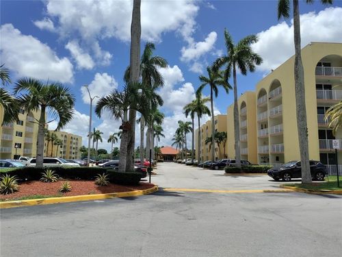 4-325-7000 Nw 186th St, Hialeah, FL, 33015 | Card Image