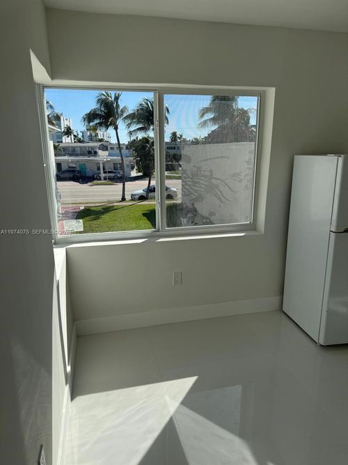 12-1943 71st St, Miami Beach, FL, 33141-6907 | Card Image