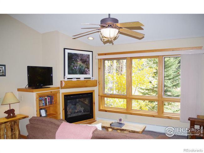 Expansive windows for your vacationers to enjoy the sights | Image 7