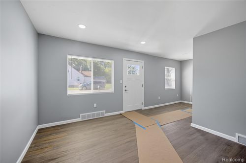 35408 Willis St, Clinton Township, MI, 48035-2888 | Card Image