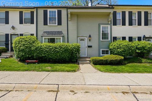 3252 Bolgos Cir, Ann Arbor, MI, 48105-1589 | Card Image