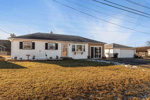 8527 W Allerton Ave, Greenfield, WI, 53228-2821 | Card Image