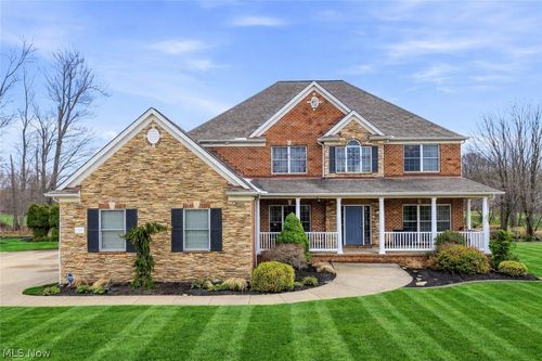 317 E Edinburgh Dr, Highland Heights, OH, 44143-3800 | Card Image