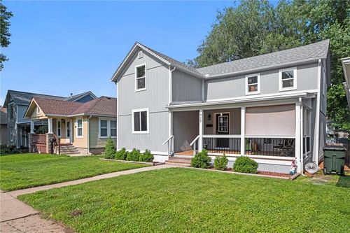 915 4th Ave, Leavenworth, KS, 66048-3219 | Card Image