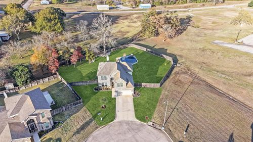 1700 Twin Oaks Cir, Brenham, TX, 77833-2800 | Card Image