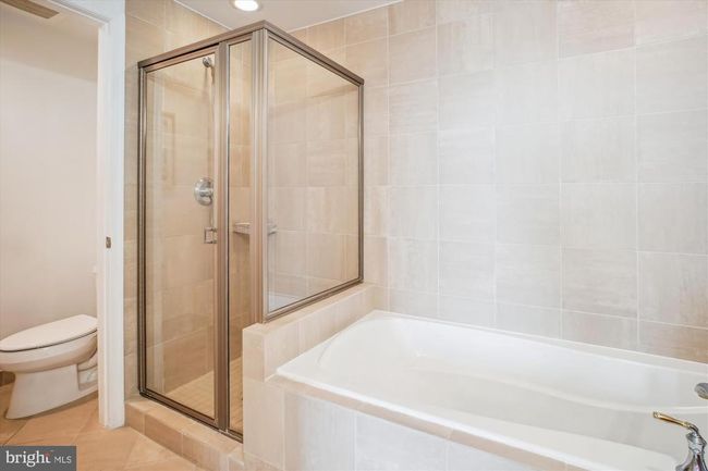 UNIT-805 - 11990 Market St, Condo with 3 bedrooms, 2 bathrooms and null parking in RESTON VA | Image 23