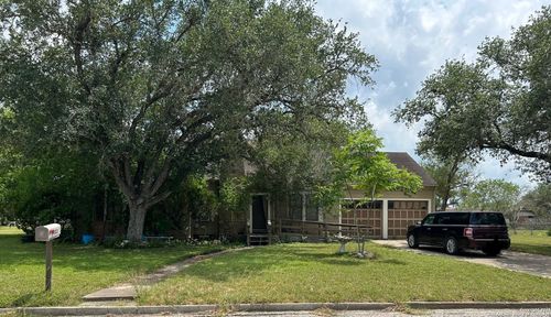 803 Carol St, Kenedy, TX, 78119-3005 | Card Image