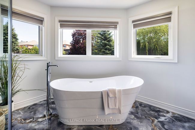 1533 Clearbrook Dr, House other with 5 bedrooms, 4 bathrooms and 2 parking in Oshawa ON | Image 25