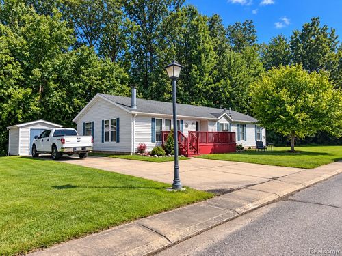 30007 Meadow Ln, Gibraltar, MI, 48173-1257 | Card Image
