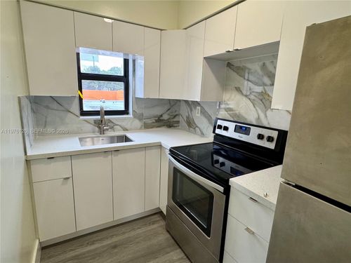 apt-5-852 Sw 1st St, MIAMI, FL, 33130-1231 | Card Image