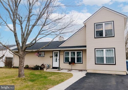 630 Beaumont Rd, FAIRLESS HILLS, PA, 19030-2420 | Card Image