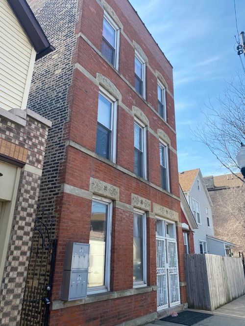 3r-2109 W 18th St, Chicago, IL, 60608-1809 | Card Image