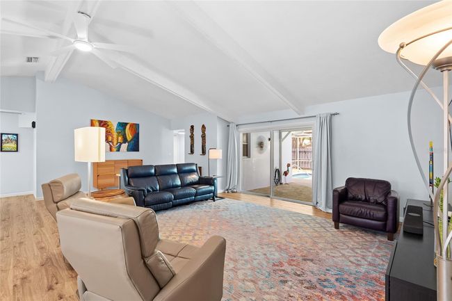 11368 93 Rd St, House other with 3 bedrooms, 2 bathrooms and null parking in LARGO FL | Image 7