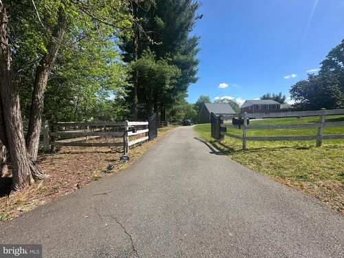 703 Kentland Dr, GREAT FALLS, VA, 22066-1017 | Card Image