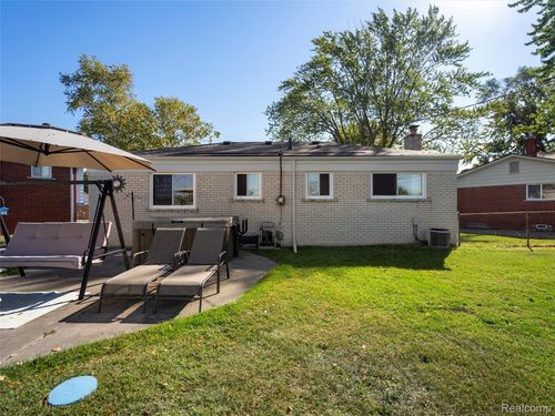 29379 Newport Dr, Warren, MI, 48088-8502 | Card Image