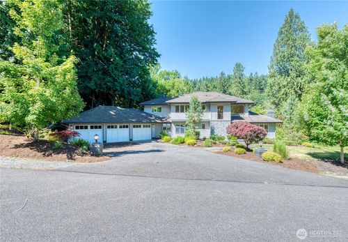 14129 229th Dr Se, Issaquah, WA, 98027-8481 | Card Image
