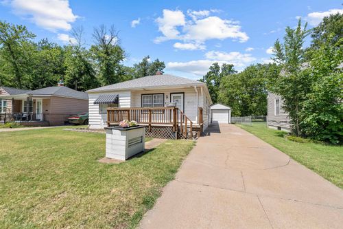 932 Merrill St, Salina, KS, 67401-4846 | Card Image