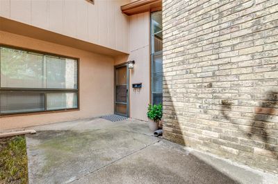 5922 Harvest Hill Road, Townhouse with 2 bedrooms, 2 bathrooms and null parking in Dallas TX | Image 3