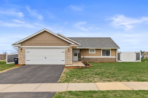 423 Overlook Dr, Ellsworth, WI, 54011-5149 | Card Image