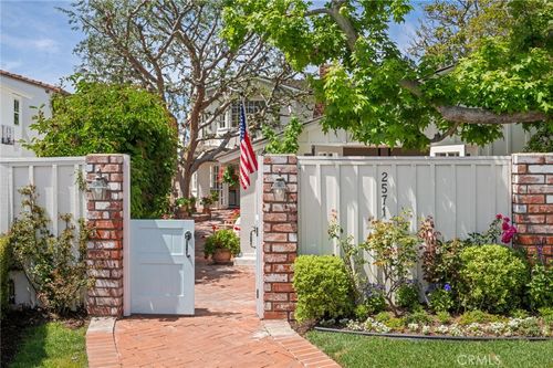 2571 Waverly Dr, Newport Beach, CA, 92663-5635 | Card Image