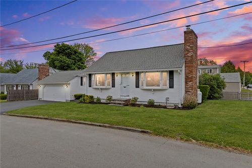 7 Esther St, Cranston, RI, 02920-1514 | Card Image