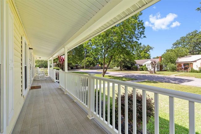 Fabulous front porch! | Image 7