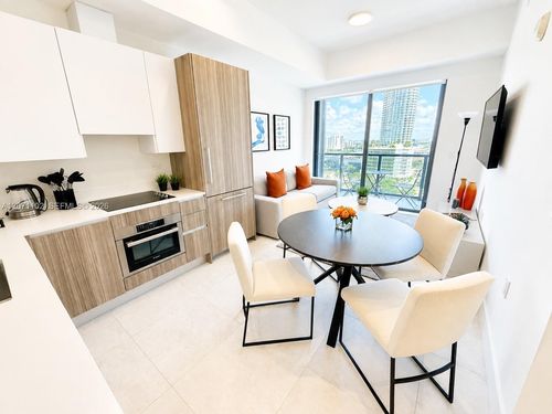 1504-239 Sw 9th St, Miami, FL, 33130-3533 | Card Image